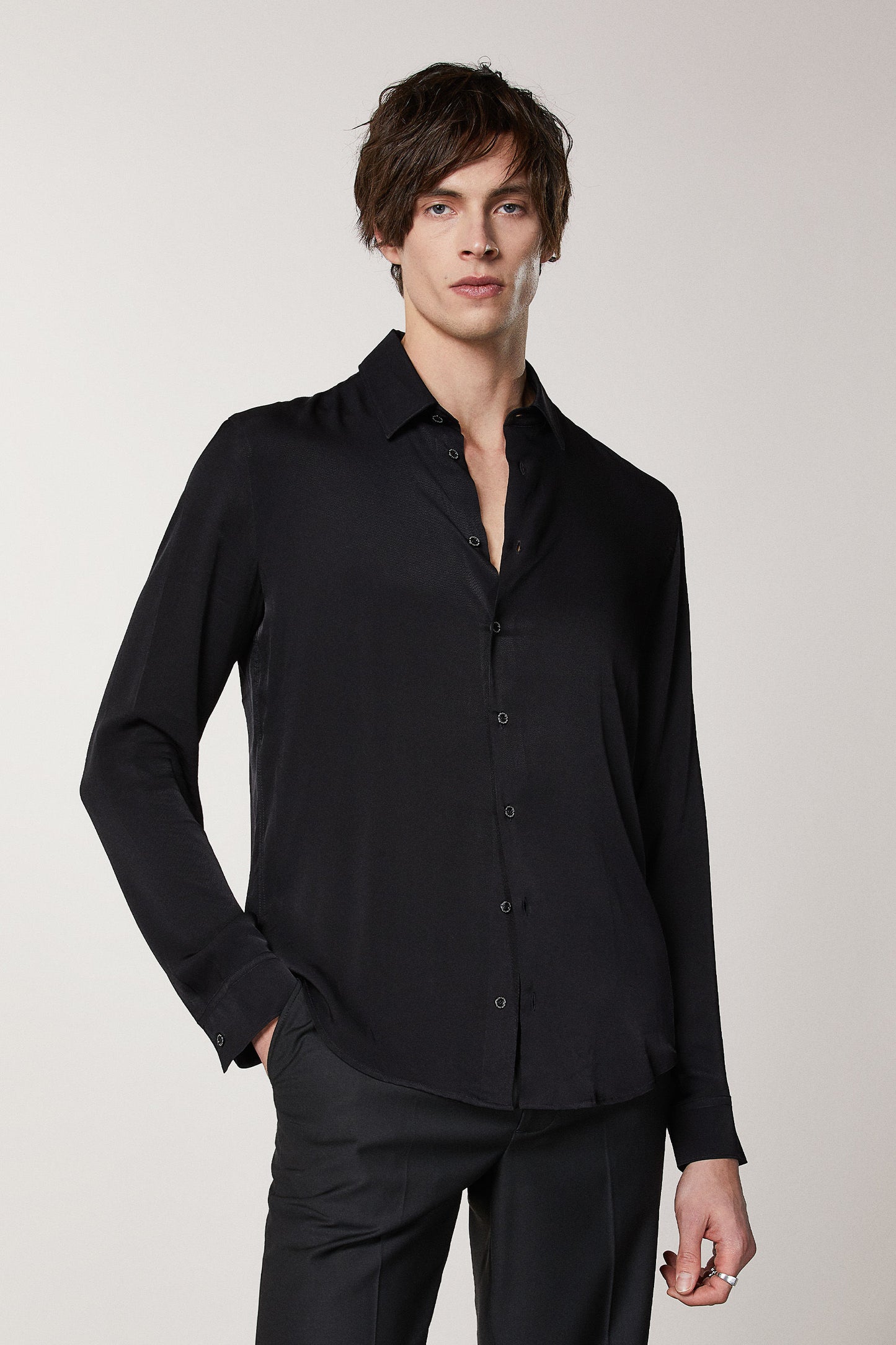 Solid-colored shirt in viscose twill