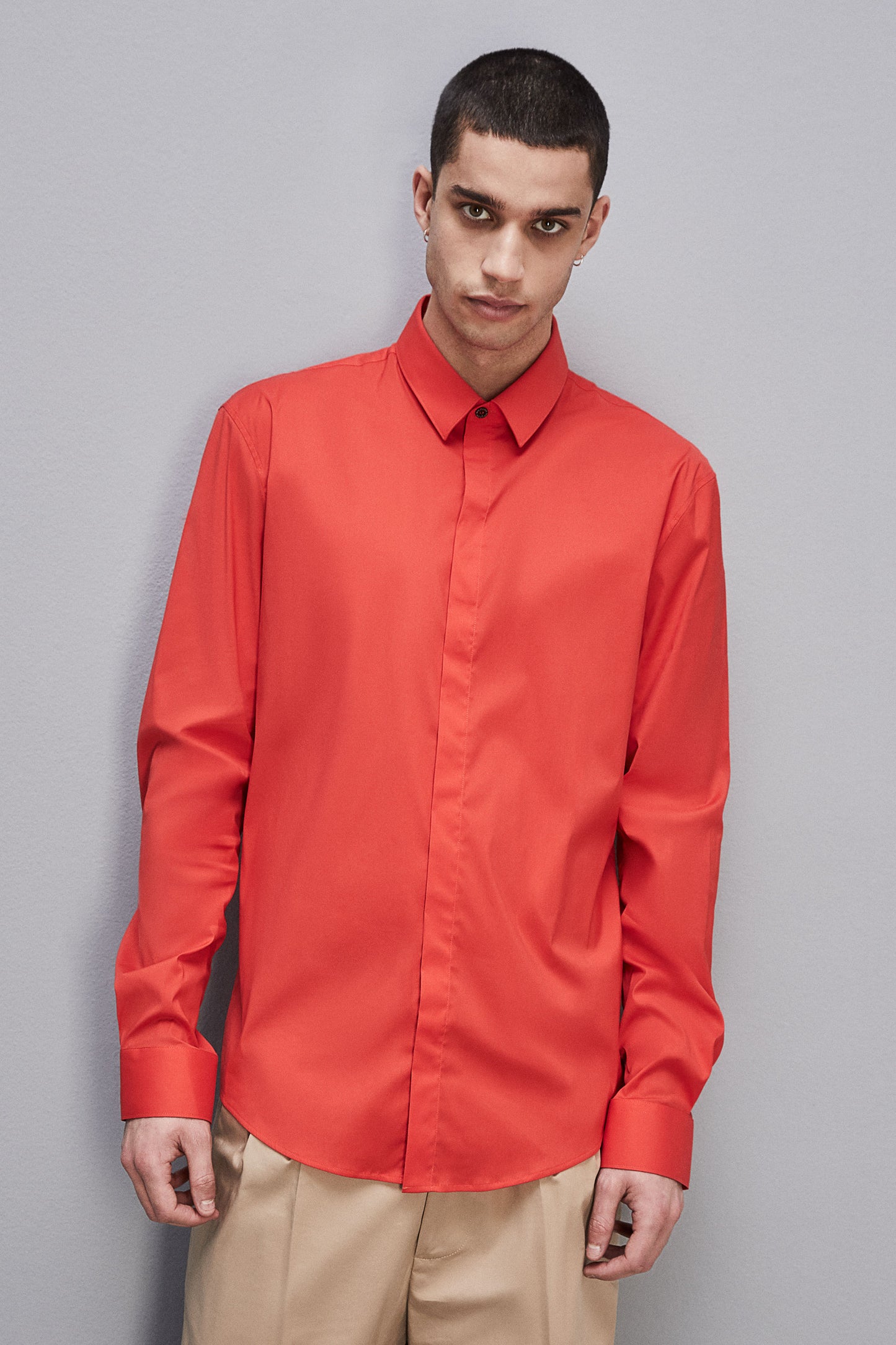 Fitted shirt without pleats in viscose twill